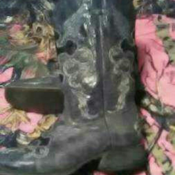 Rockin Leather boots - Picture 2 of 3